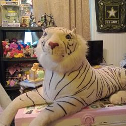 Giant Tiger With Babies Bedroom Set 