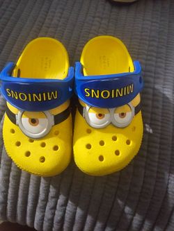 Crocs Minions Size 7 childrens