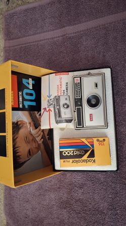 Vintage Kodak Instamatic 104color Outfit Camera