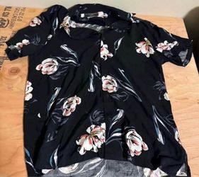 Men’s shirt size medium