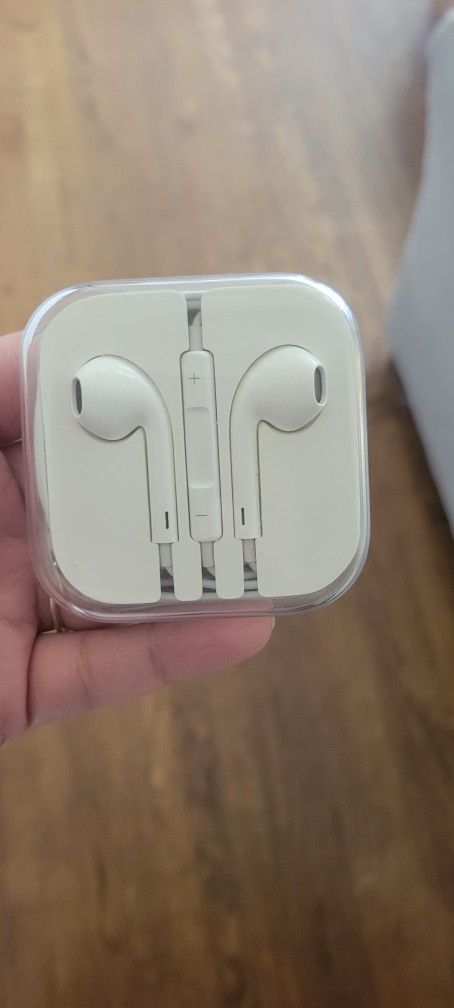 Apple Earphones (Wired)