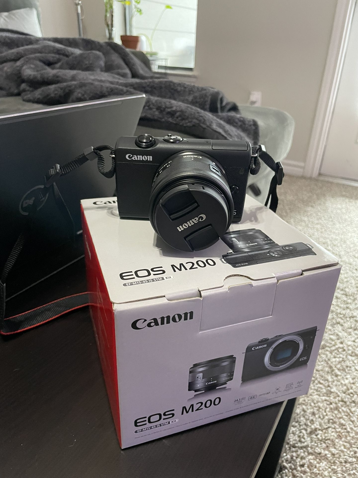 Canon m200 Mirrorless DSLR