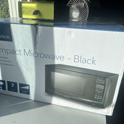 Insignia Microwave