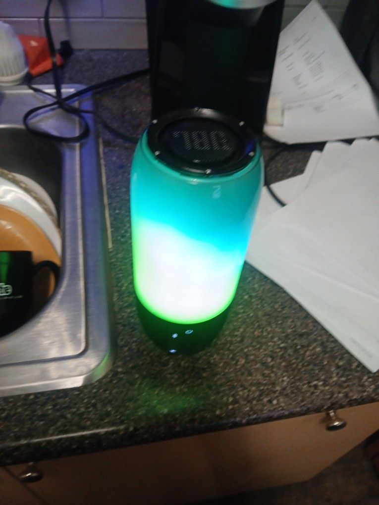 Jbl Pulse 3 Bluetooth  Speaker
