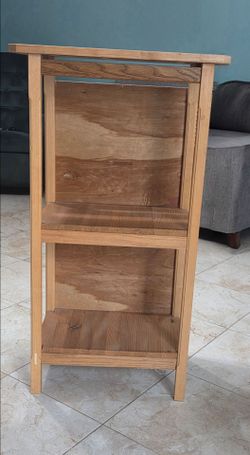 3- Tier Accent Shelf / Low Bookcase