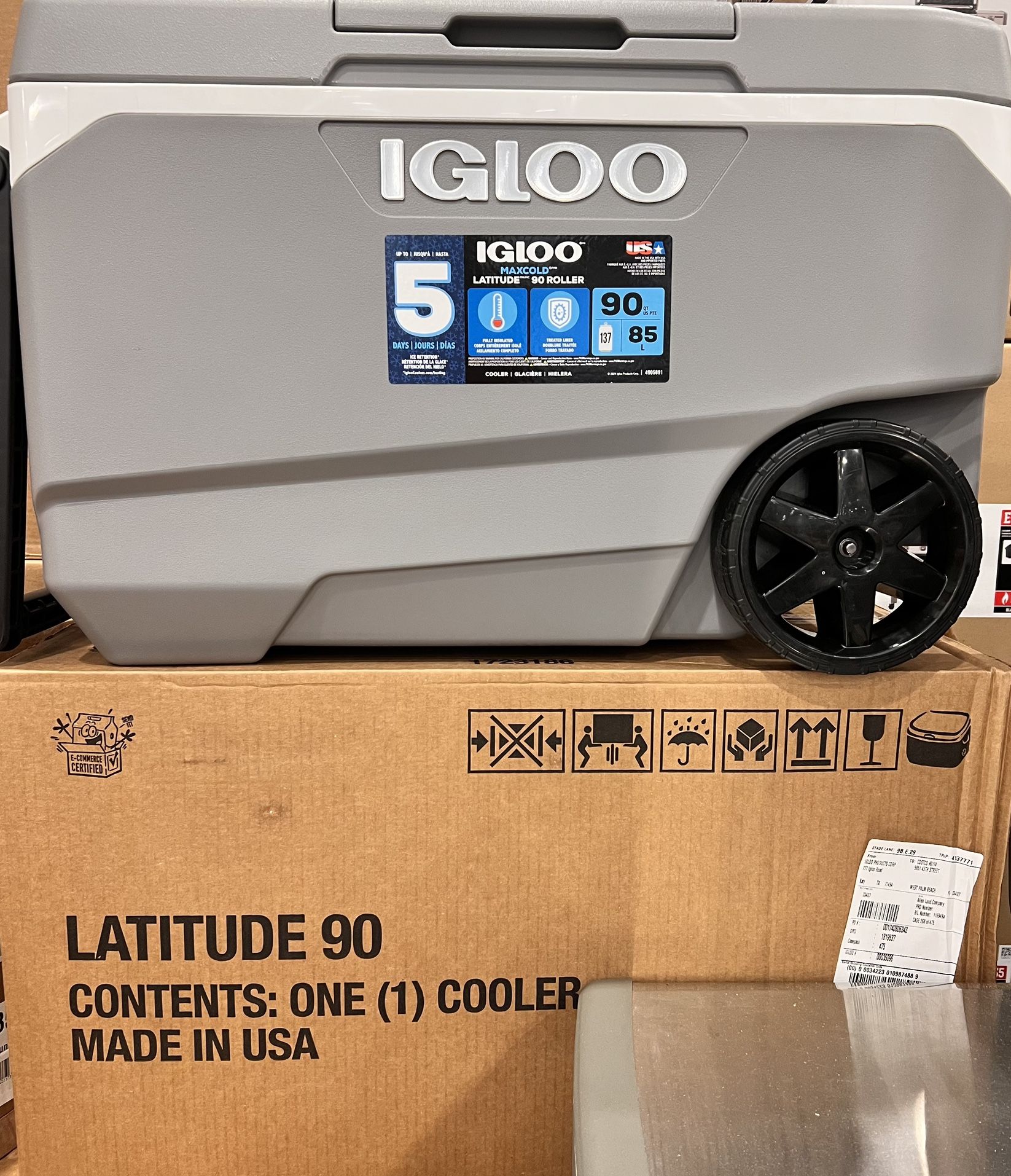 Igloo latitude cooler with wheels