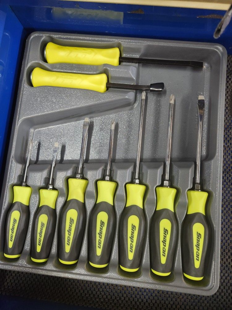 Snap-on Screwdriver Set With Two Little Pry Bars