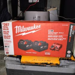 Vendo Esté Kit De Batería Milwaukee 18v 