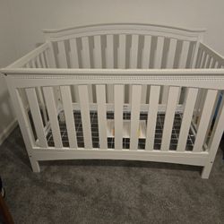 Delta Crib (No Mattress)