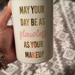 Make Up Brush Holder 