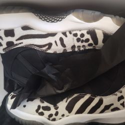 Air Jordan 11 RETRO Animal Prink 