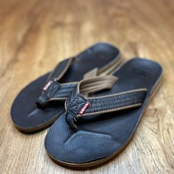 Levi’s Men’s Flip Flops – Brown – Size 9.5–10 – Good Condition – Pickup Today