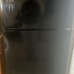 Amana Refrigerator 