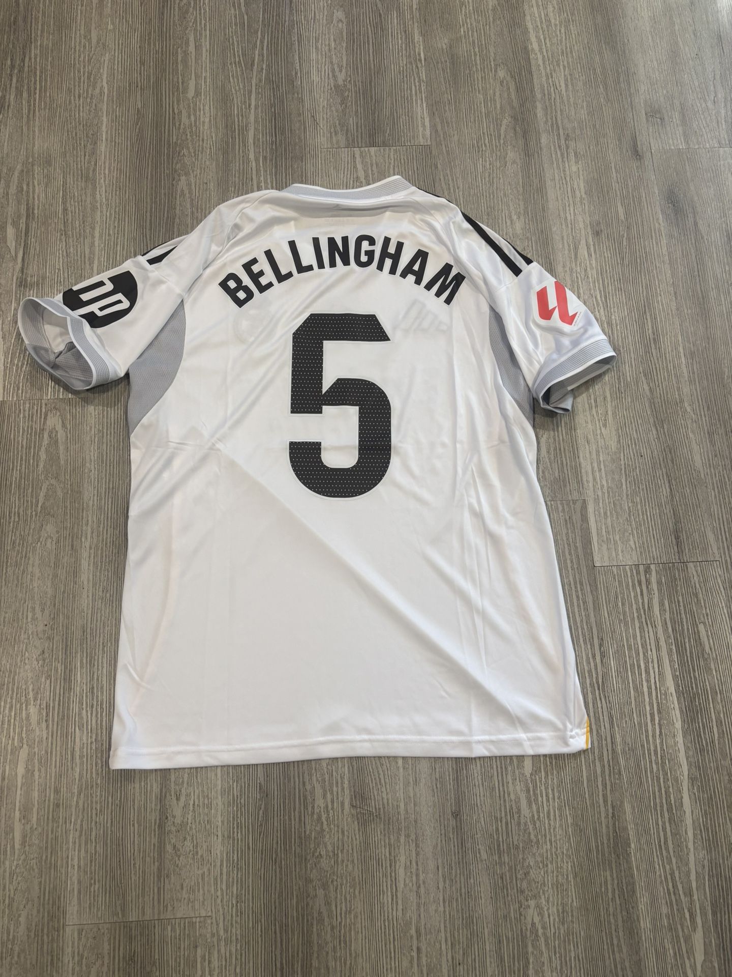 Adidas Real Madrid 2025/26 Home Jersey Bellingham Size Medium