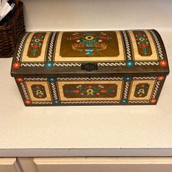 Vintage Victoria Tin 