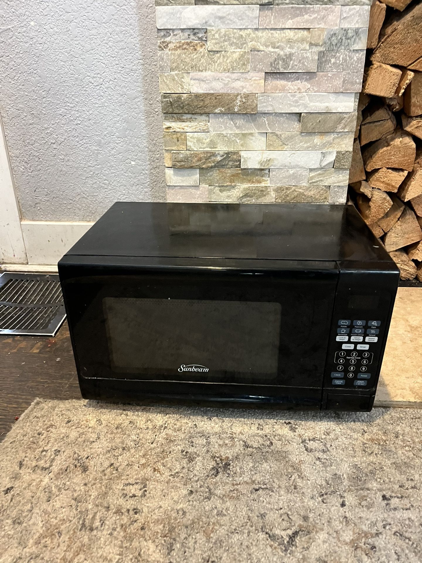 Sunbeam 0.7-cu ft 700-Watt Countertop