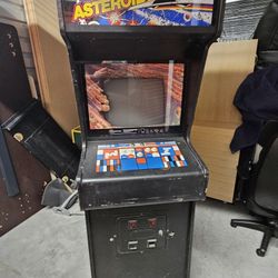 Vintage 80s Atari Astroids Arcade Video Game