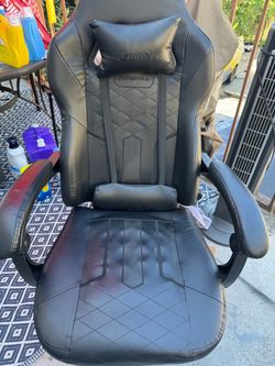 Dowinx Black Gaming Chair with Pillows
