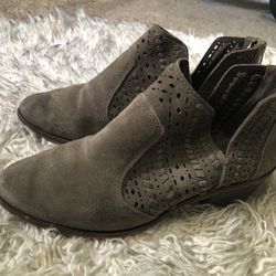 Vince camuto deals ankle booties