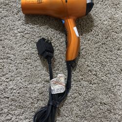 Blow Dryer 