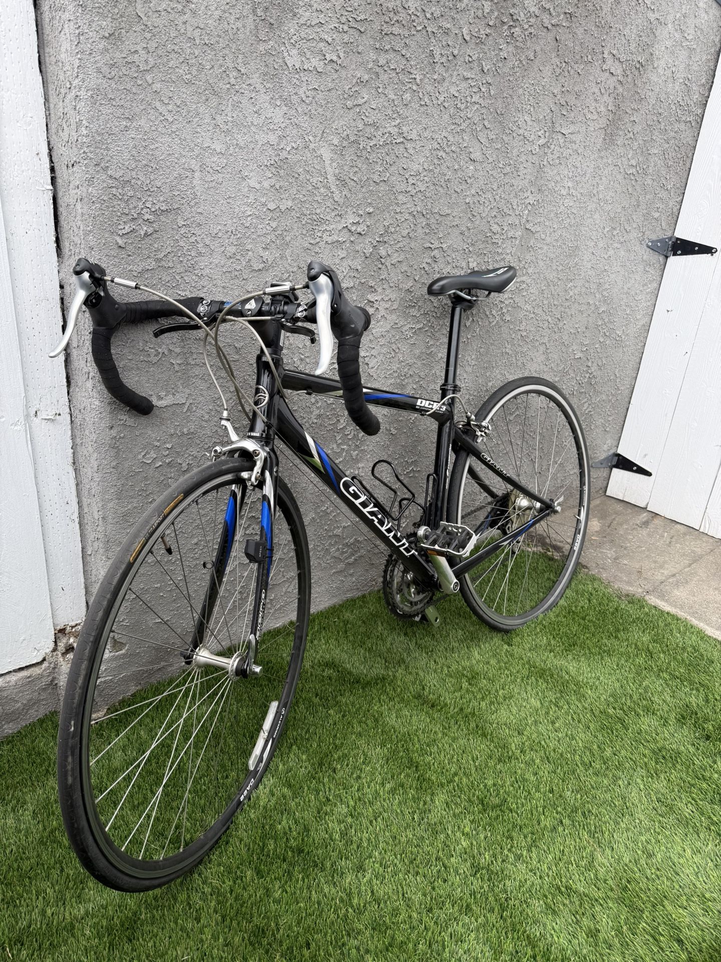 GIANT DCR 3 COMPACT ROAD BIKE