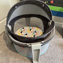 Fisher Price Portable Bassinet On-The-Go Baby Dome. 