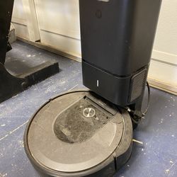 Roomba I7+ vacuum cleaner