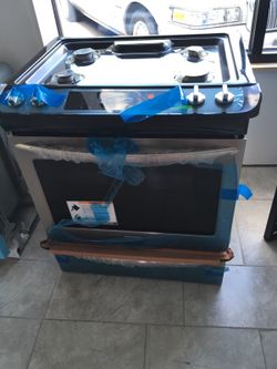 Frigidaire Four Burners/Gas Range 100% FINANCE AVAILABLE