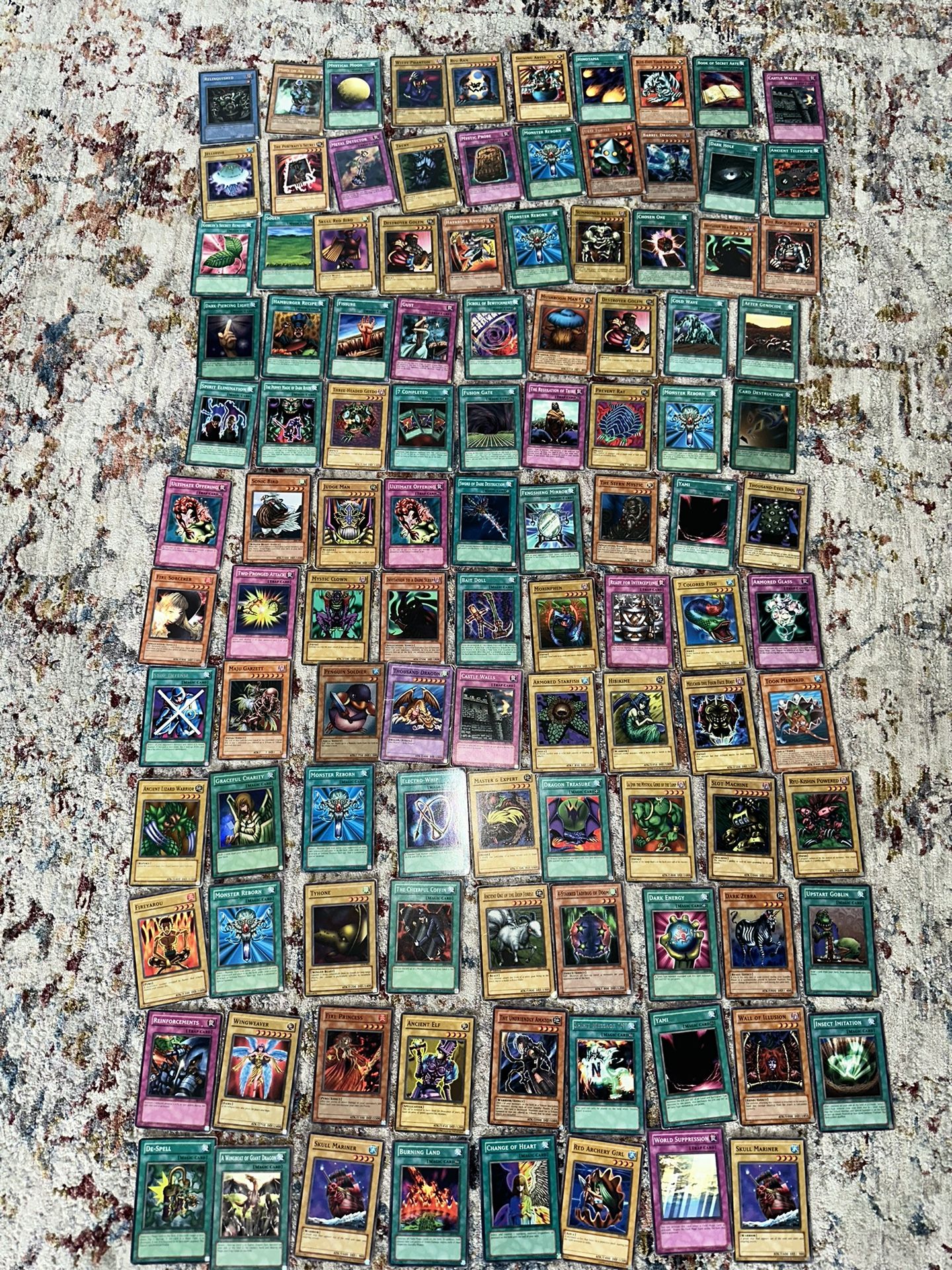 (110) Yu Gi- Oh! cards