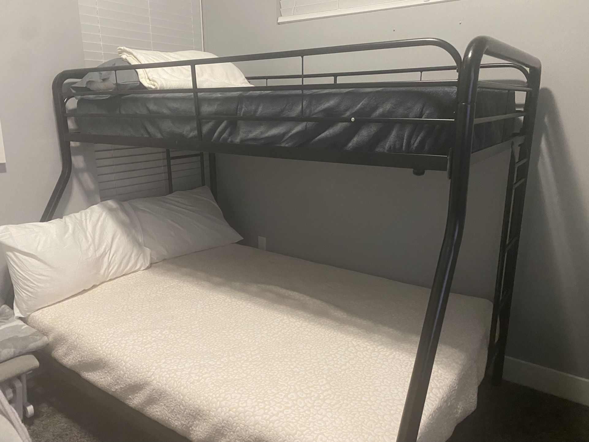 Bunk Bed (top mattress is twin, bottom is full) 79932