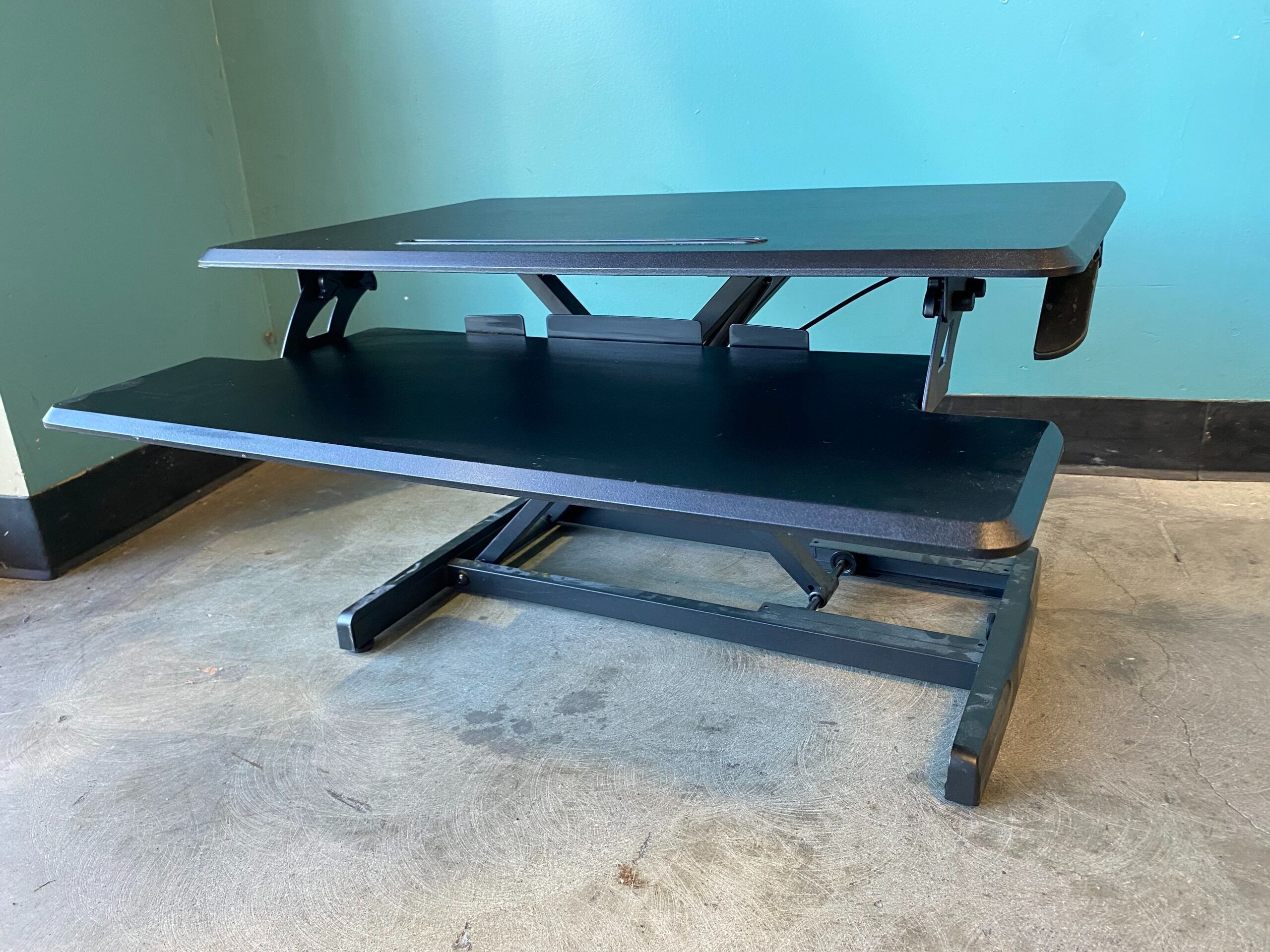 SEVILLE CLASSICS Air Lift Pro Pneumatic Desk Riser