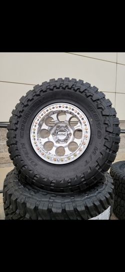 17" KM237 RIOT beadlocks w/ 35" Toyo MT Open Country