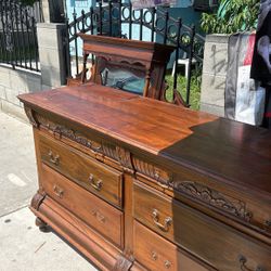 Dresser