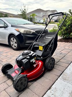 New Toro Recycler 21-in Gas Self-propelled lawn mower with 140-cc Briggs and Stratton Engine