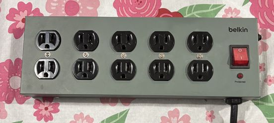 Belkin Metal Surgemaster 10 Outlet  Surge Protector. Model F9D1000-15