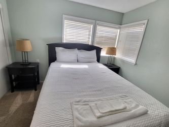Bedroom set Queen-size