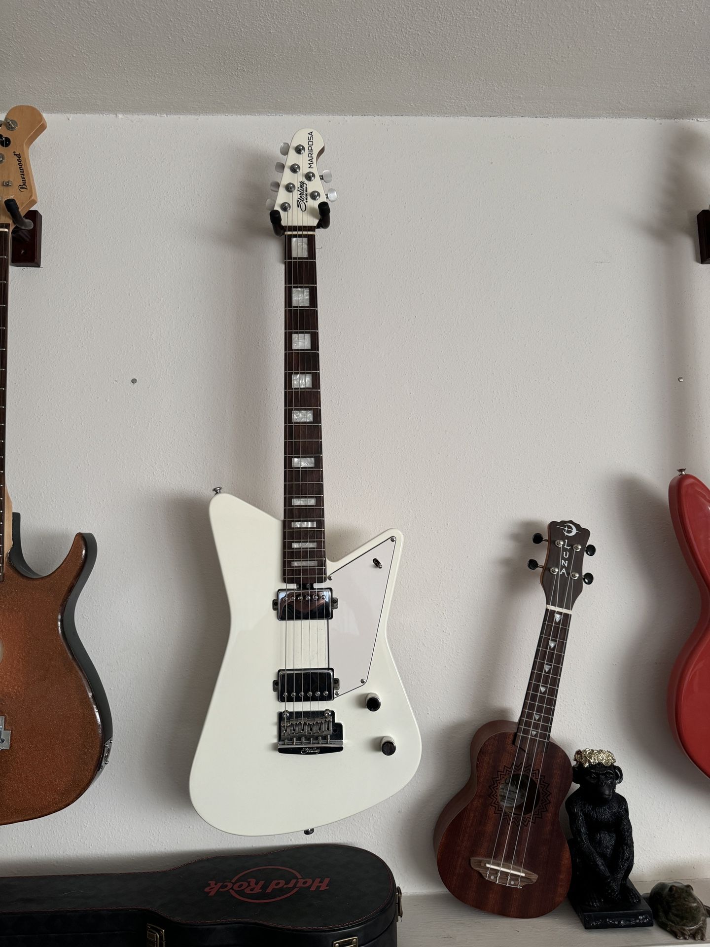 Ernie Ball Sterling Series Mariposa Guitar