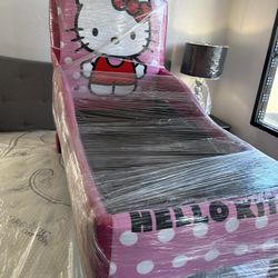 Hello Kitty Crib Size Bed/ Cama Hello Kitty Tamaño Cuna