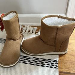  Cozy Faux Shearling Winter Boots 