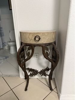 Entrance table