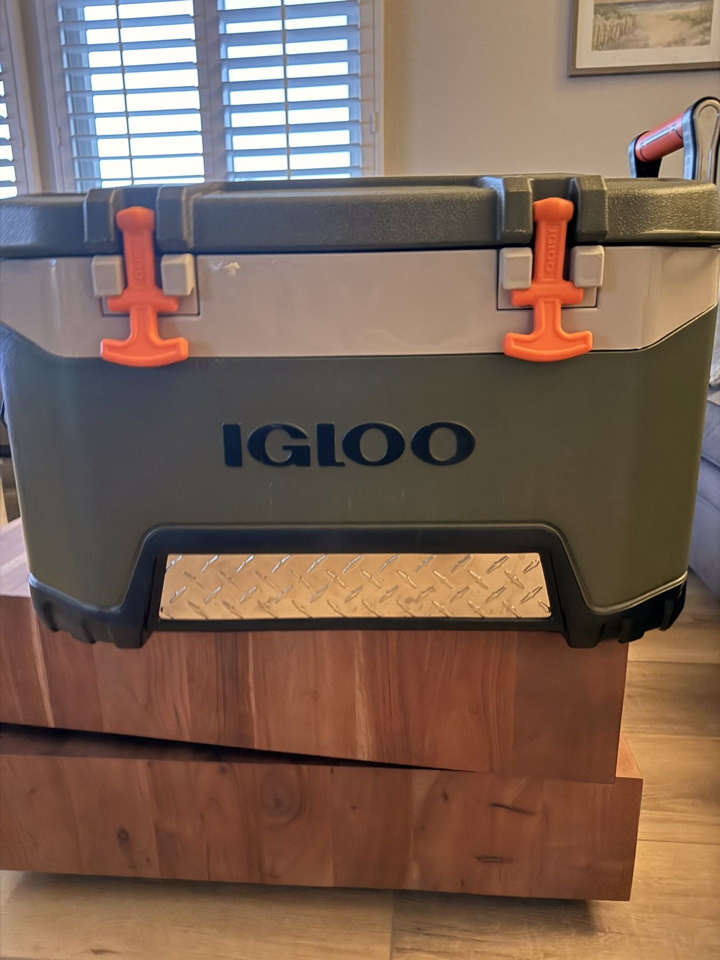 Igloo Heavy Duty Cooler with Latches and Ruler Lid