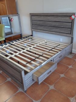 New Eastern king bed box spring not required