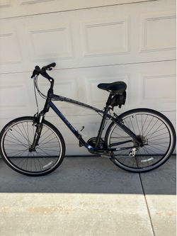 2018  Giant Cypress DX Hybrid Comfort Bike