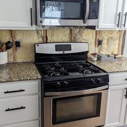 Kenmore Gas Range with microwave 