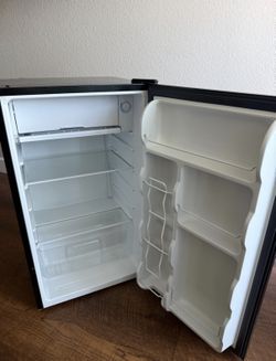 Upstreman Mini Fridge with Freezer – 3.2 Cu. Ft.