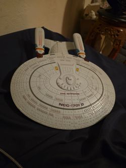 vintage 1992 Playmates Star Trek U.S.S. Enterprise NCC-1701-D toy.