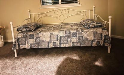 White Metal Scrollwork Daybed Frame