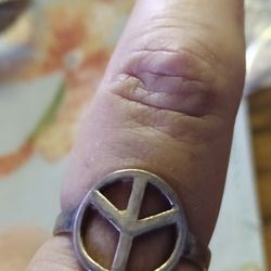 VINTAGE 925:peace Sign Ring Size 7 signed 925;LA PEACE