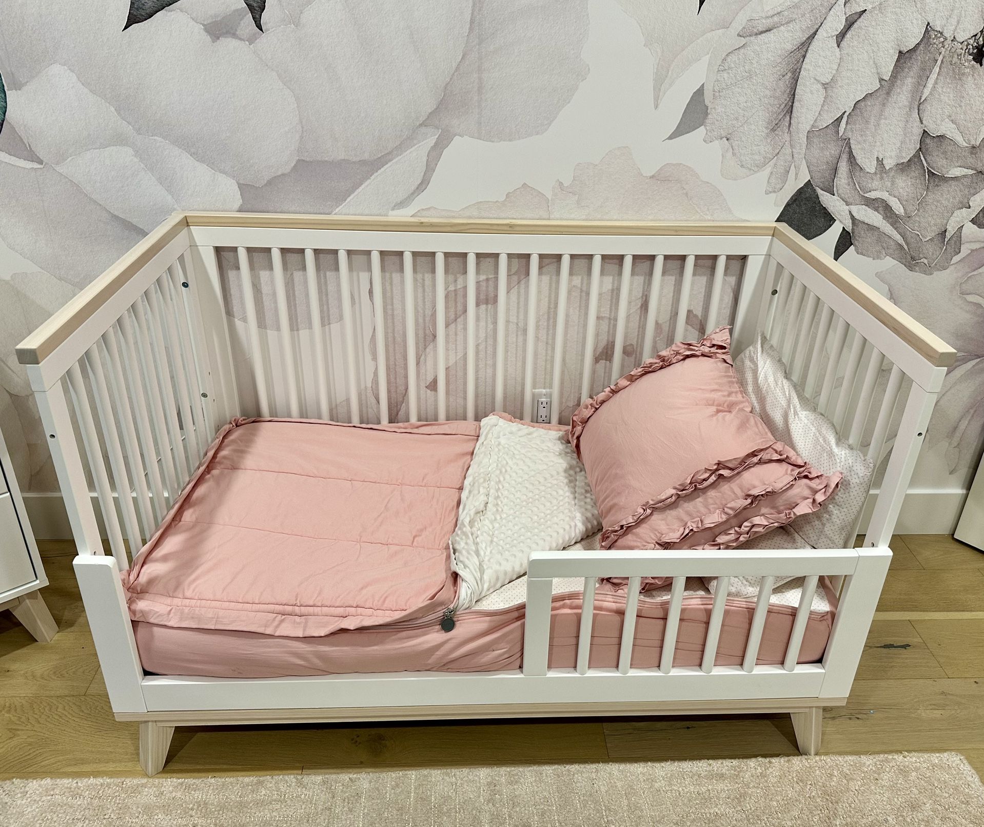 babyletto Scoot in Convertible Mattress/Bedding Also