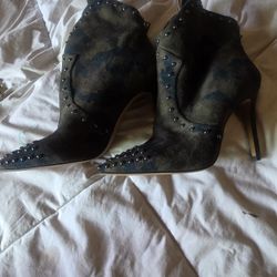 Jessica Simpson Sz6.5 Camo Heels